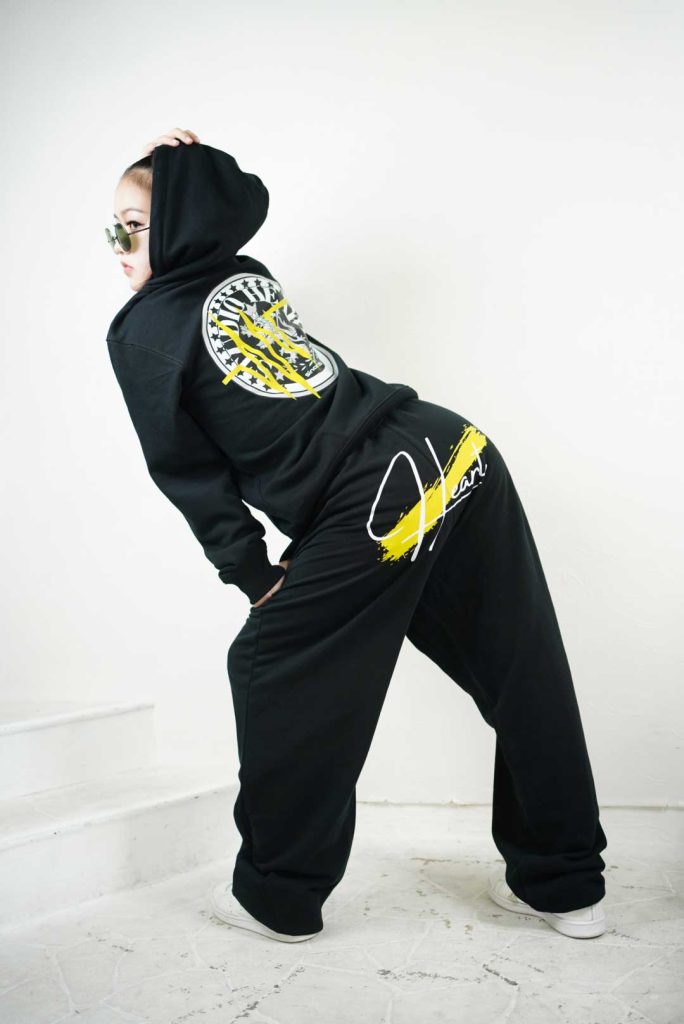 パンツブラック